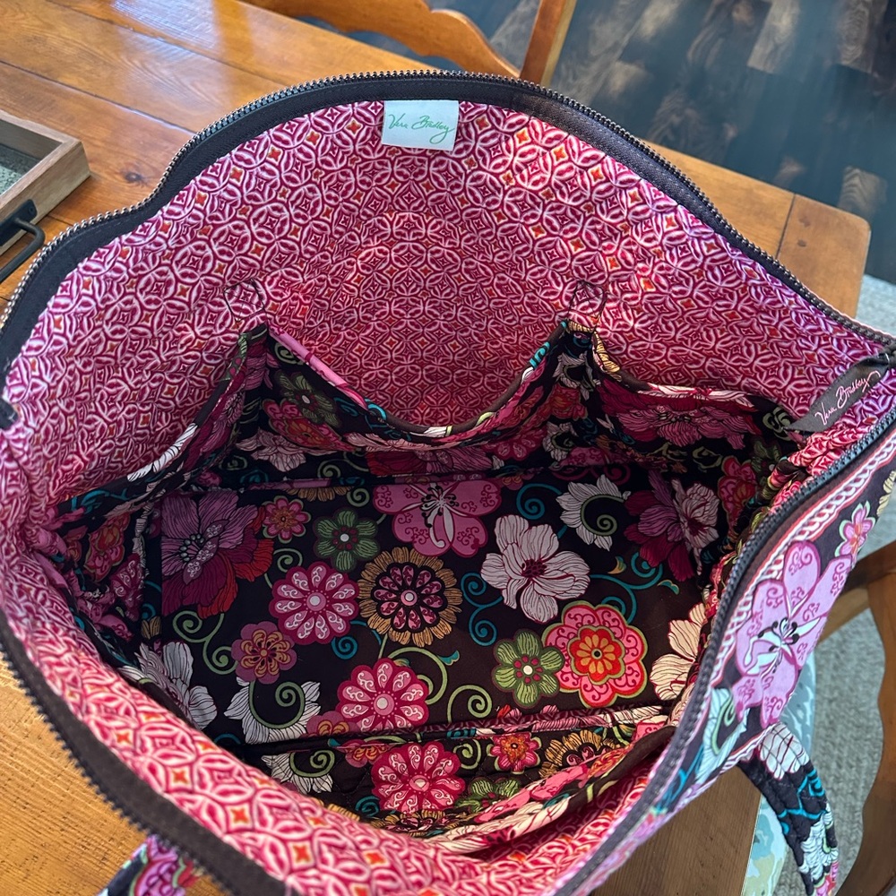 Vera Bradley Travel overnighter bag in EUC - Picture 6 of 7